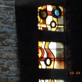 Moderne Fenster in der Anbetungskirche