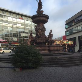 Wochenmarkt & Jubiläumsbrunnen in Wuppertal