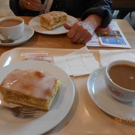 2x Kaffe - 2x Apfelkuchen, 6,70€