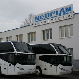 Neoplan - Busse, bereit zum abholen