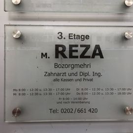 M. Reza Bozorgmehri Zahnarzt in Wuppertal