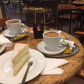 Kaffee und Kuchen, mein heutiges Extra mit einem ital. Kaffee dazu! 