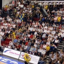 Die Artlandhalle, voll mit Basketballanhängern!