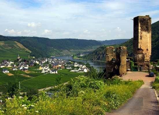 Blick von der Burgruine auf Ellenz - Poltersdorf