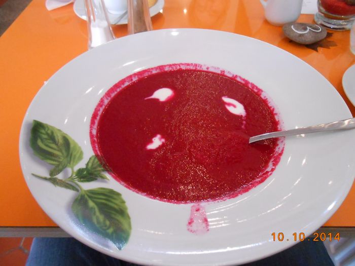 Vegane Rote Beete - Suppe, schon die ersten Löffel ein Gedicht. 