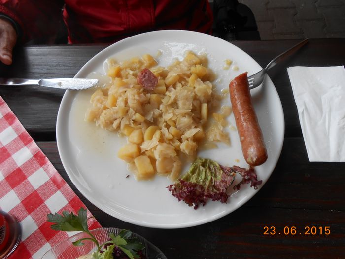 Spitzkohlgemüse mit Mettwurst und Kartoffeln