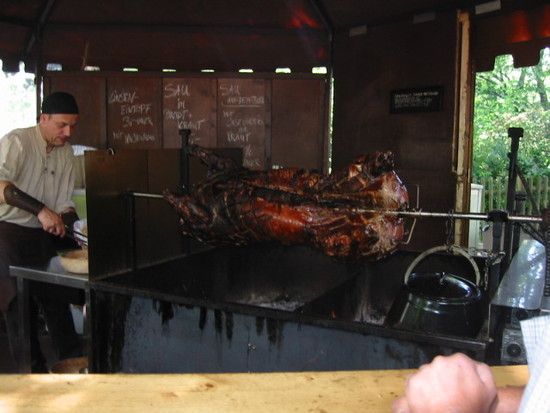 Ein ganzes Schwein am Spieß