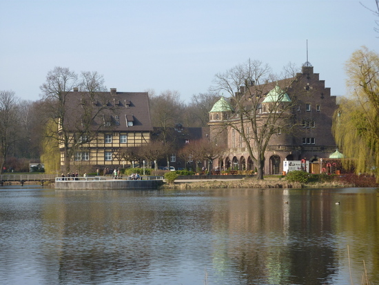 Wasserschloß bei schönem Wetter