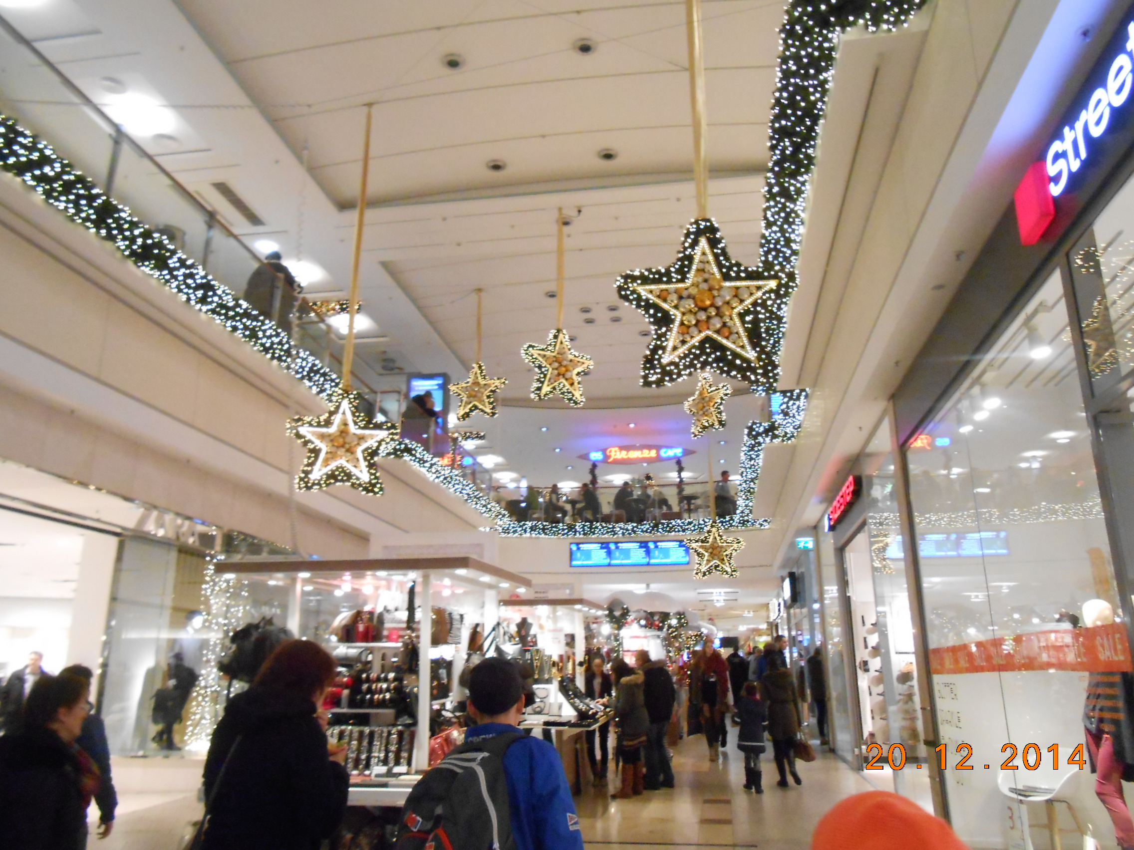 Weihnachtlich geschmückte Cityarkaden