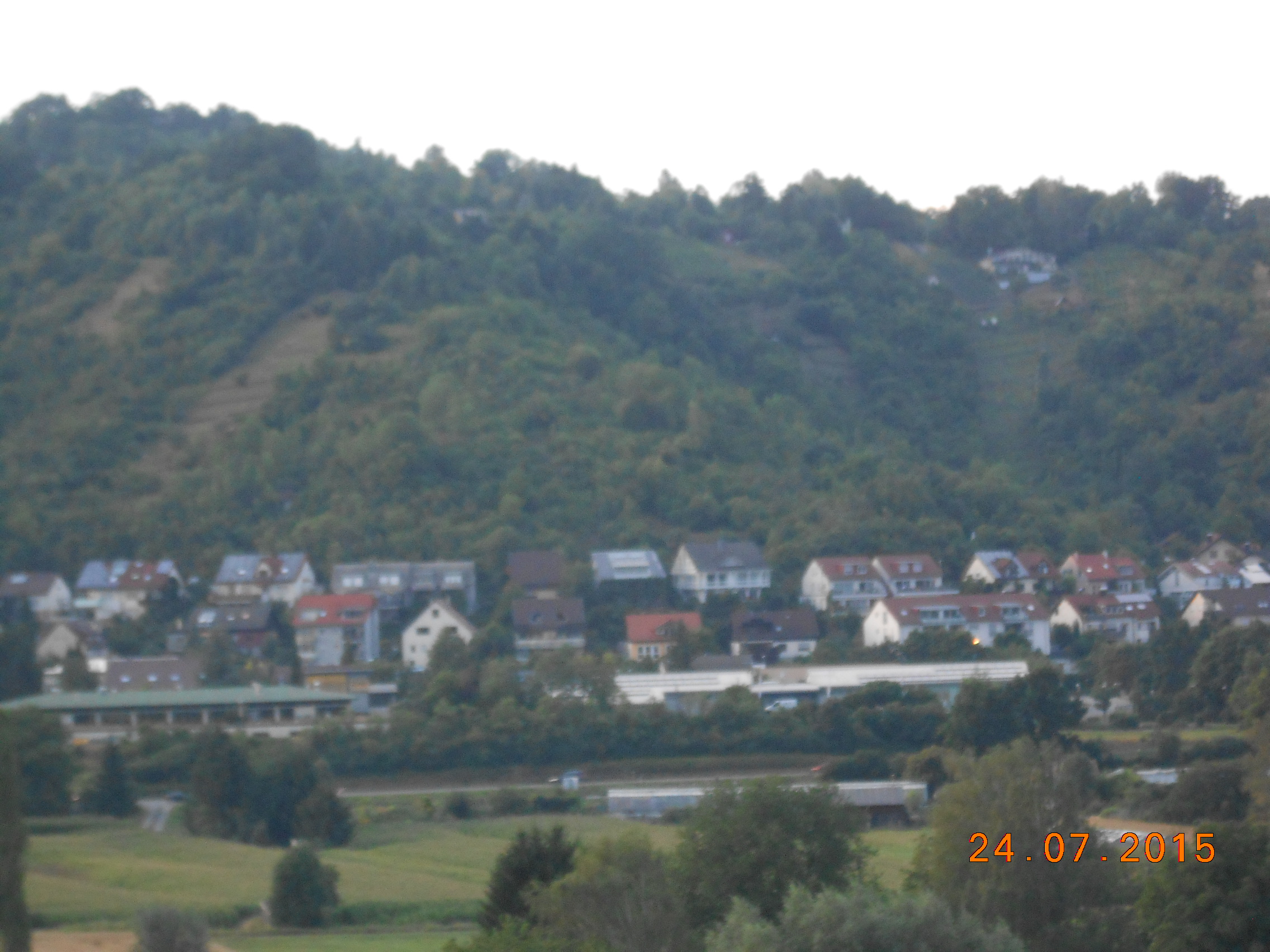 Blick vom Schwärzlocher Hof auf die andere Bergseite