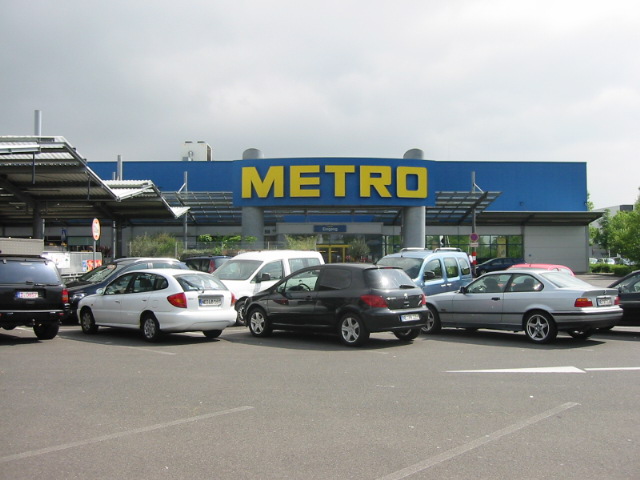 Metro - Cash  Carry in Neuss, Haupteingang