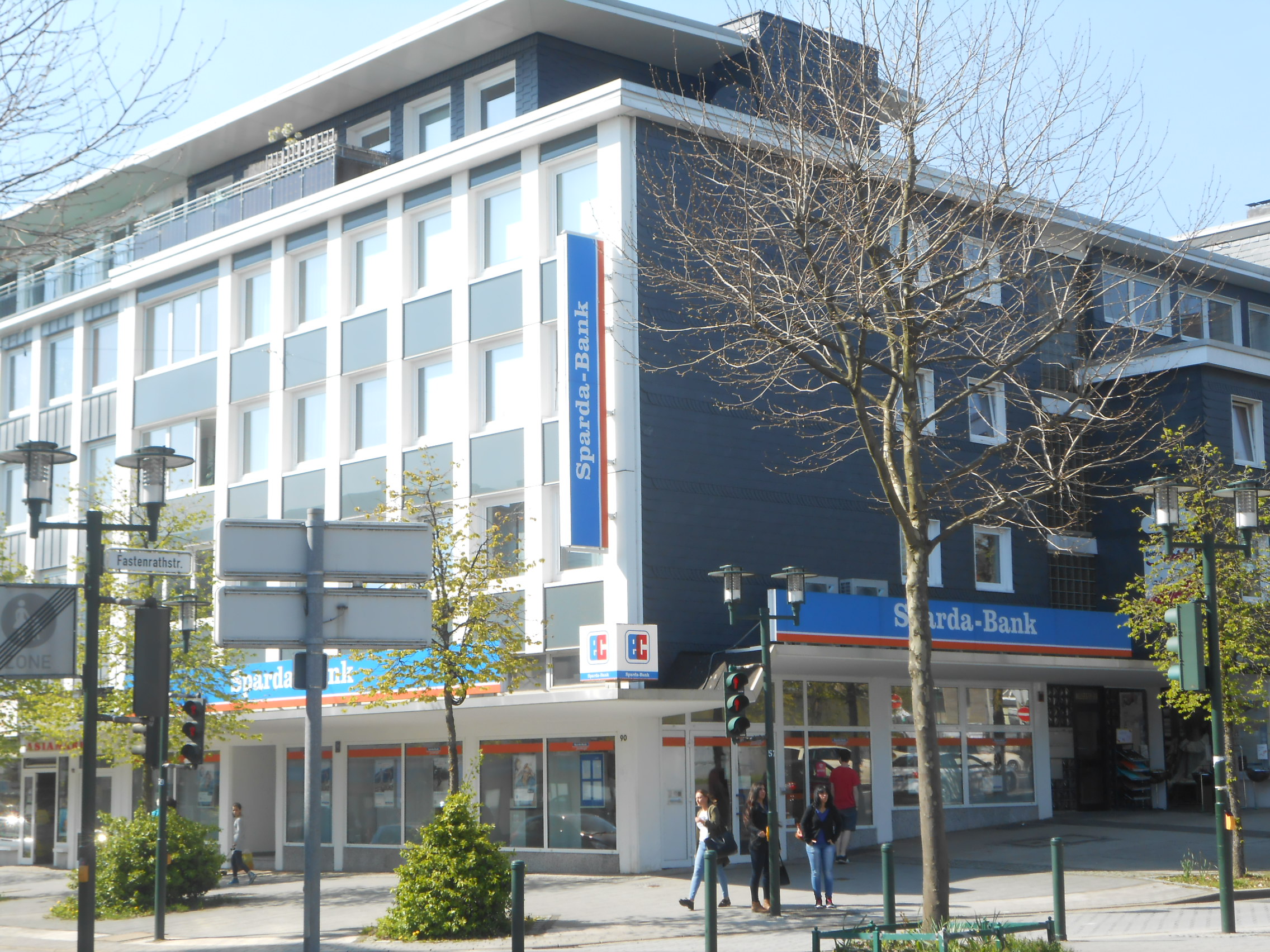 Die Sparda - Bank, in der Nähe vom Remscheider Rathaus