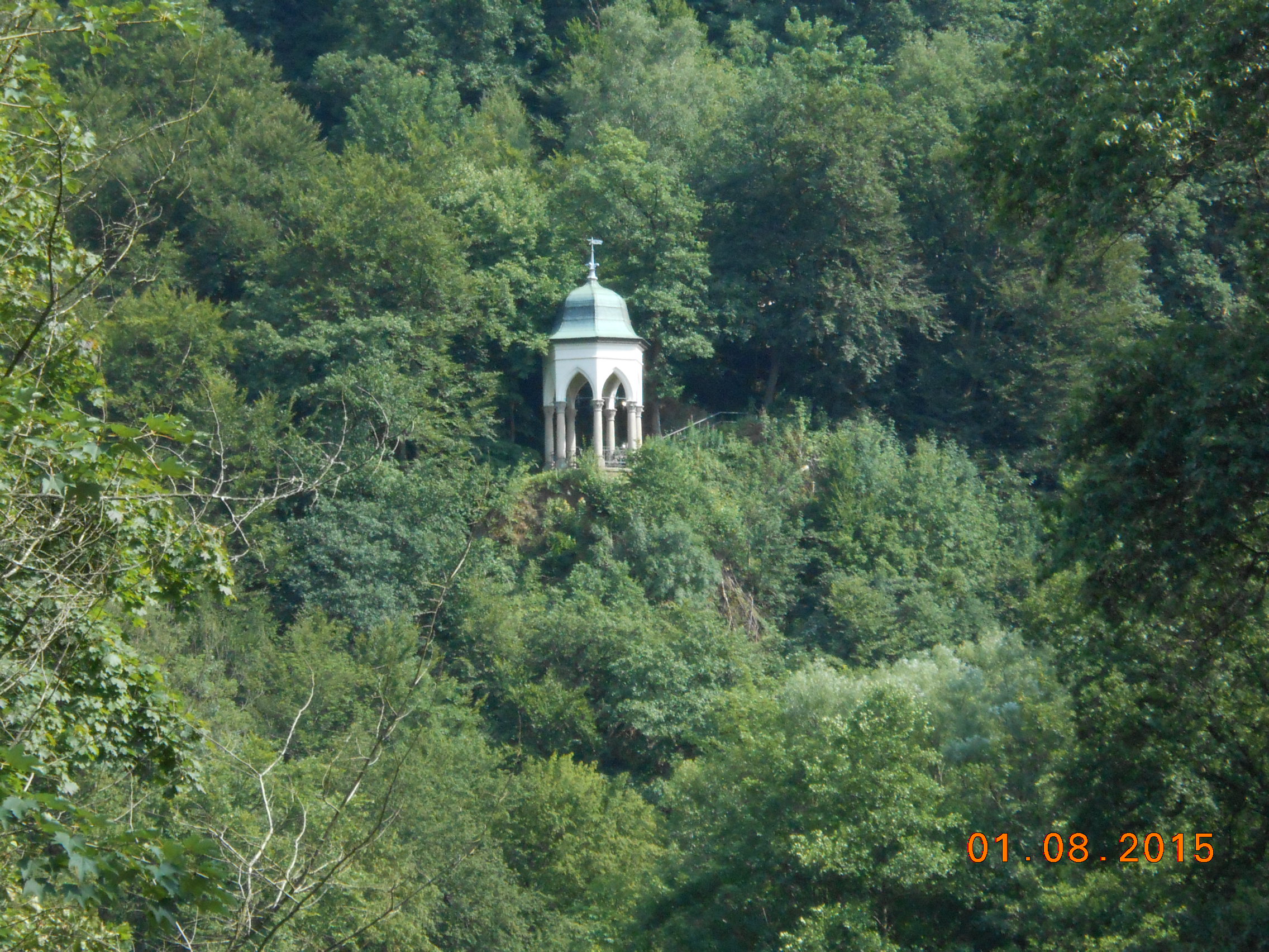 Blick zum Diederichs - Tempel von der Napoleonbrücke aus.