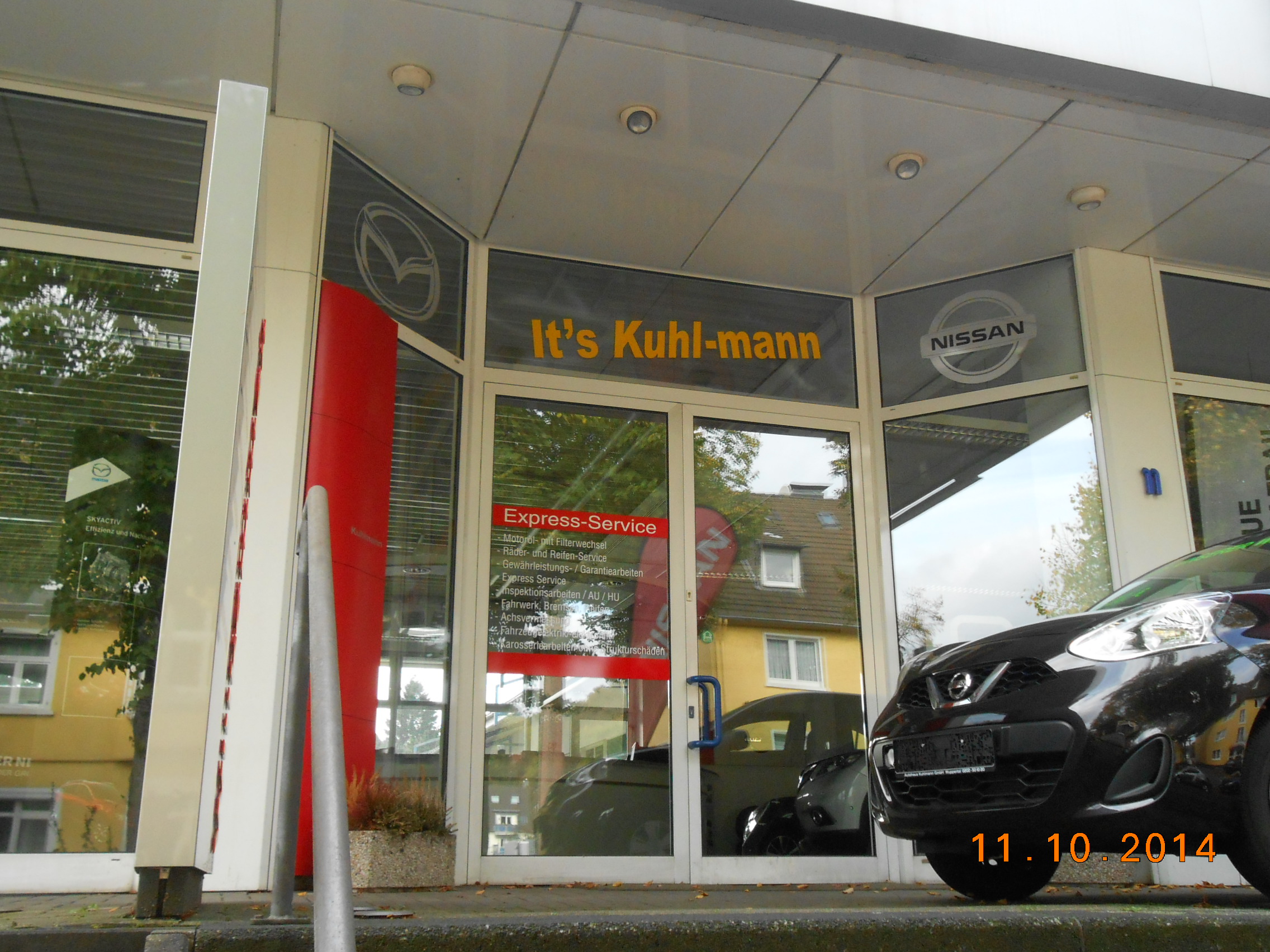 Eingang zur PKW - Ausstellung  vom Autohaus Kuhlmann
