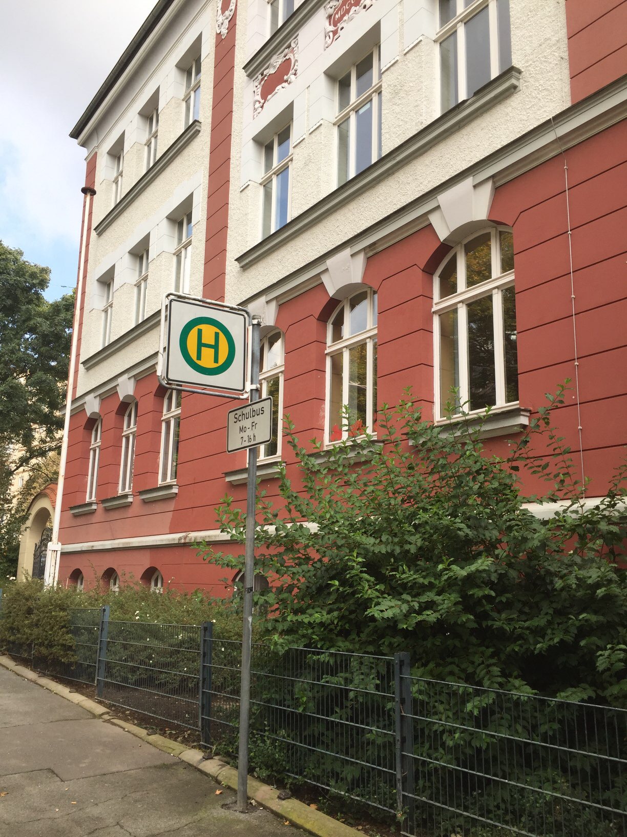 Bild 1 Städt. Grundschule Liegnitzer Straße in Wuppertal