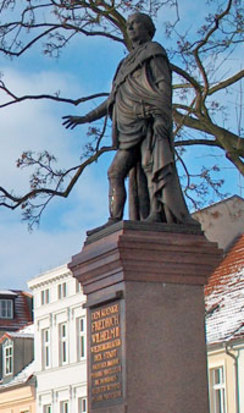 Friedrich wilhelm II. auf dem Schulplatz in Neuruppin