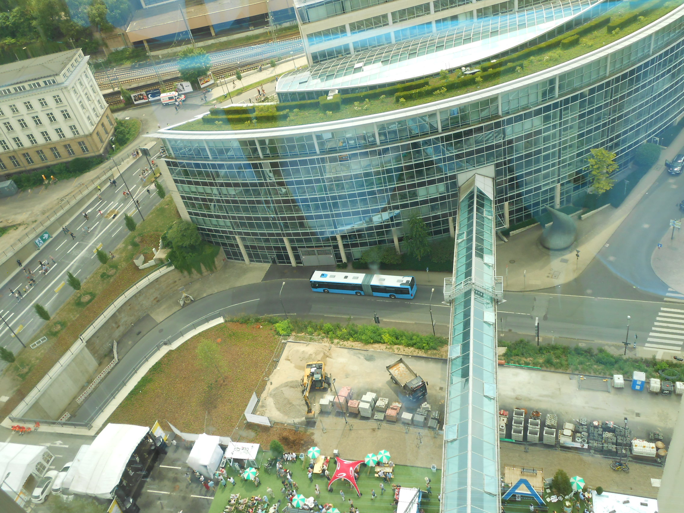 Blick vom 19. Stock des Sparkassenhochhauses hinunter auf die Elberfelder Feierlichkeiten