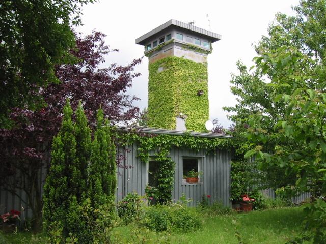 Wohnhaus mit Tower