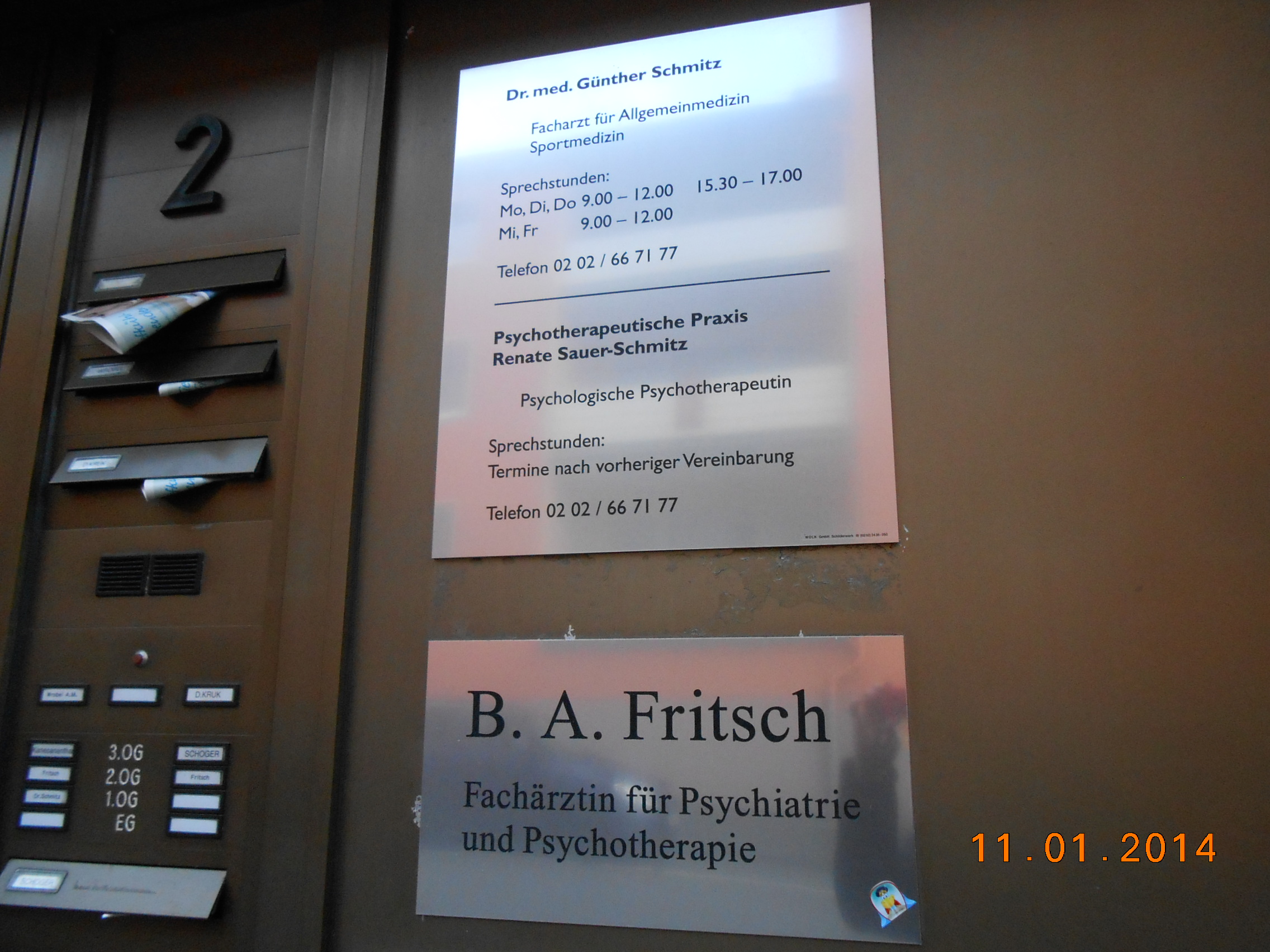 Eingang DR. Schmitz