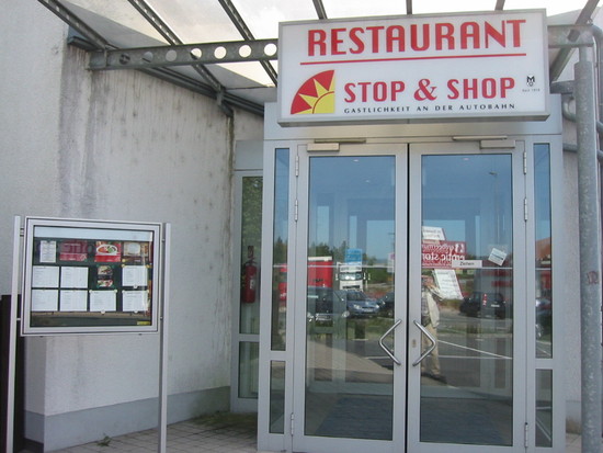 Eingang zum Shop und Restaurantbereich