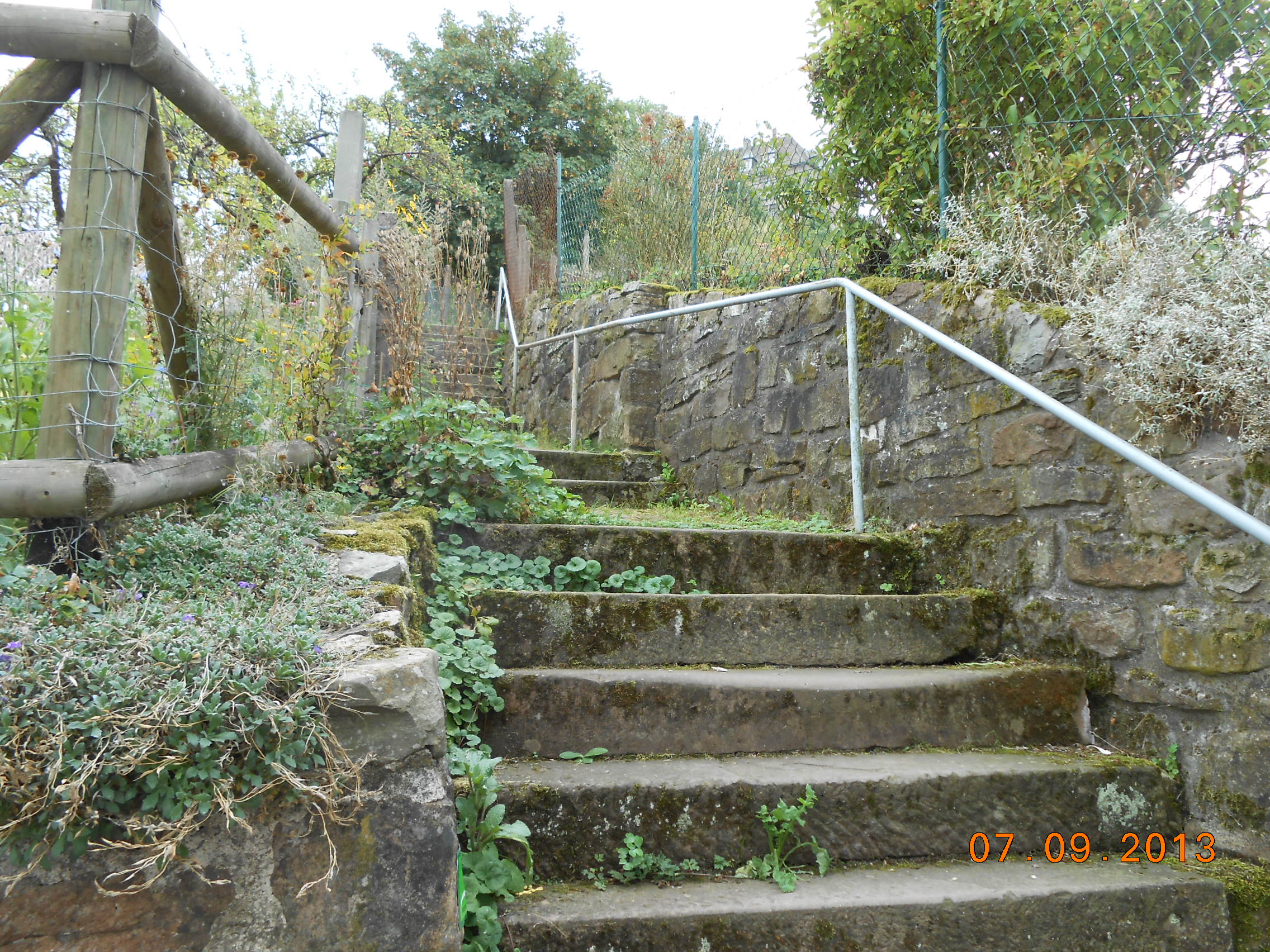 Viele Treppenstufen bis man auf der   Schwalenberger Burg ist