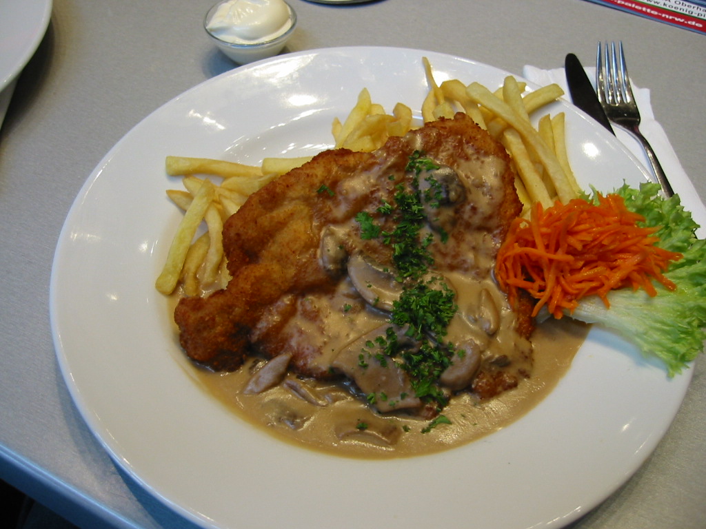 Jägerschnitzel mit Pommes!