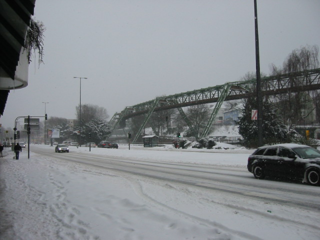 Wuppertals Talsohle im Winter - B7