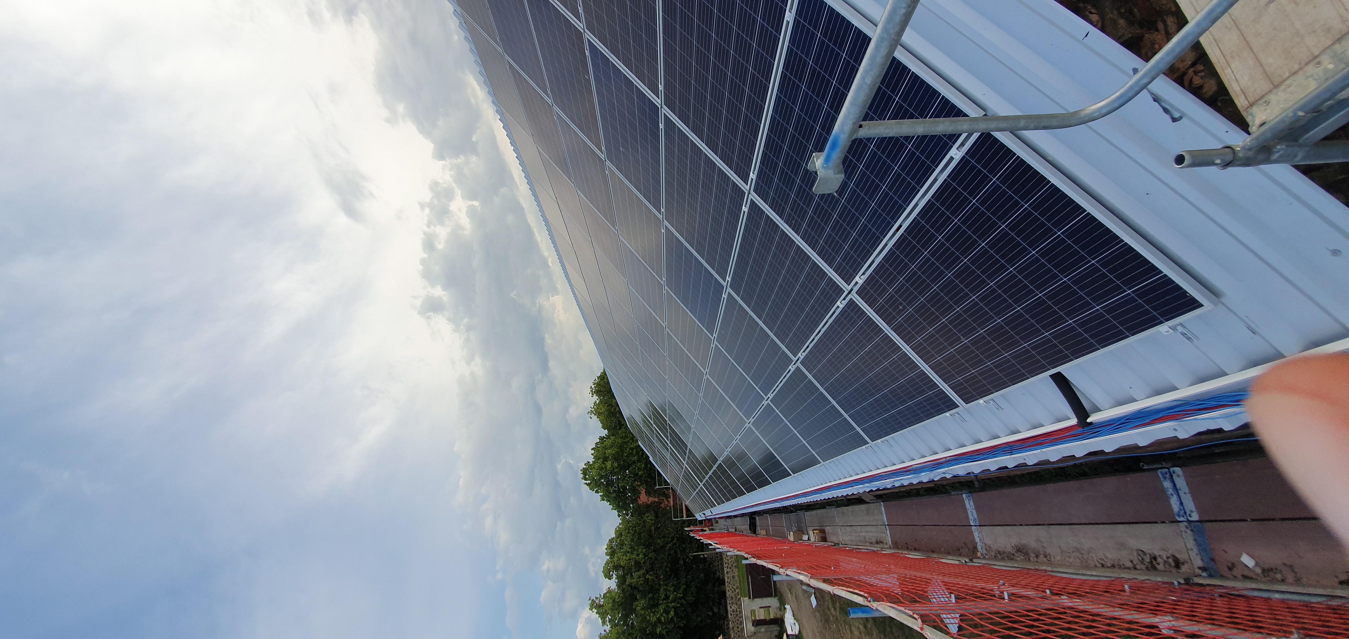 Dach nach Installation der Solar Anlage