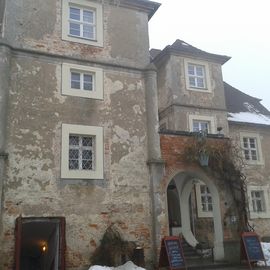 Aussenansicht im Winter Wasserschloß Mellenthin/ Usedom