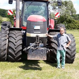 Ein exklusives Erlebnis!
"Arbeiten" mit einem Traktor auf dem Feld!
Bei uns buchbar...