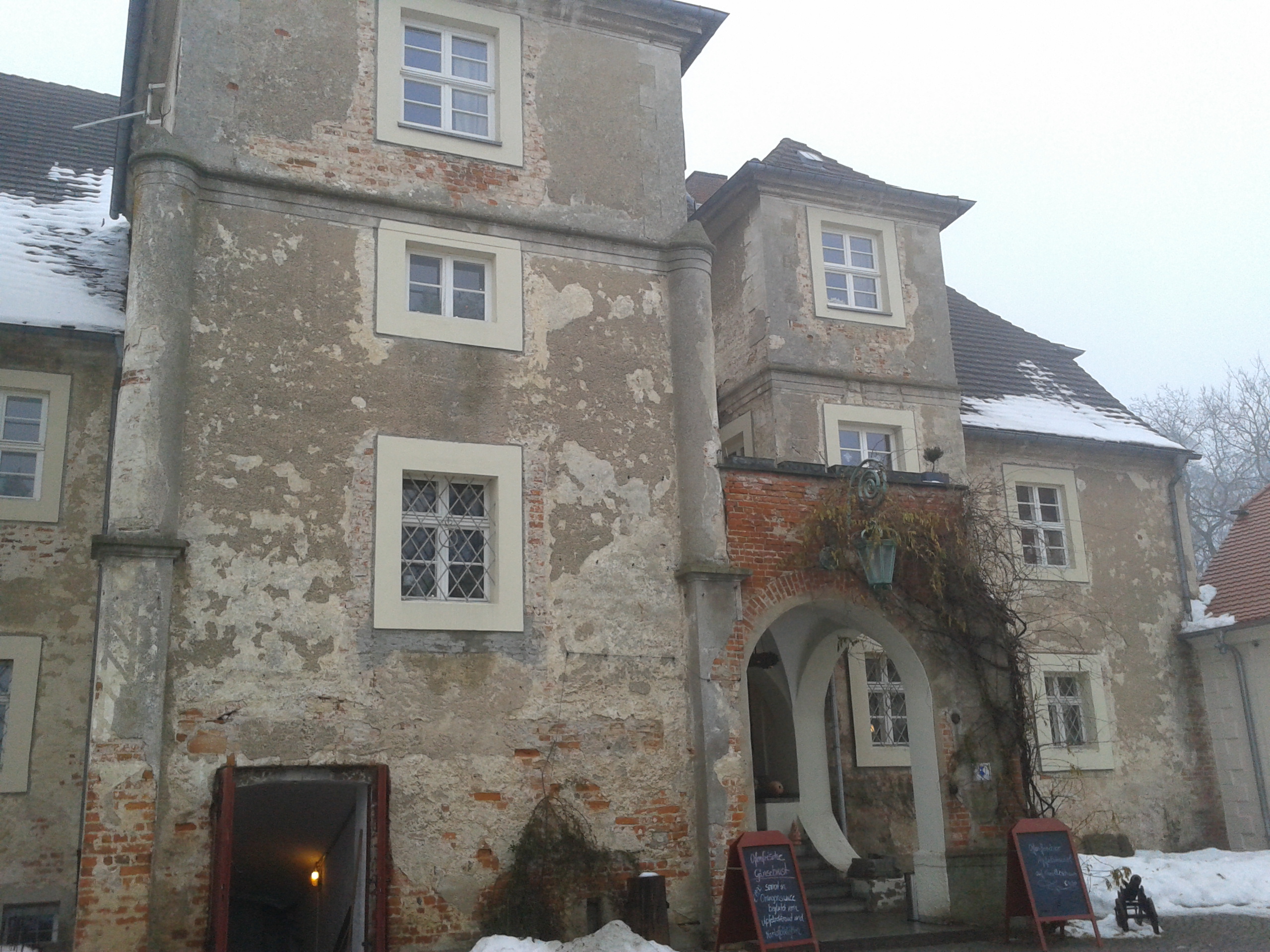 Aussenansicht im Winter Wasserschloß Mellenthin/ Usedom