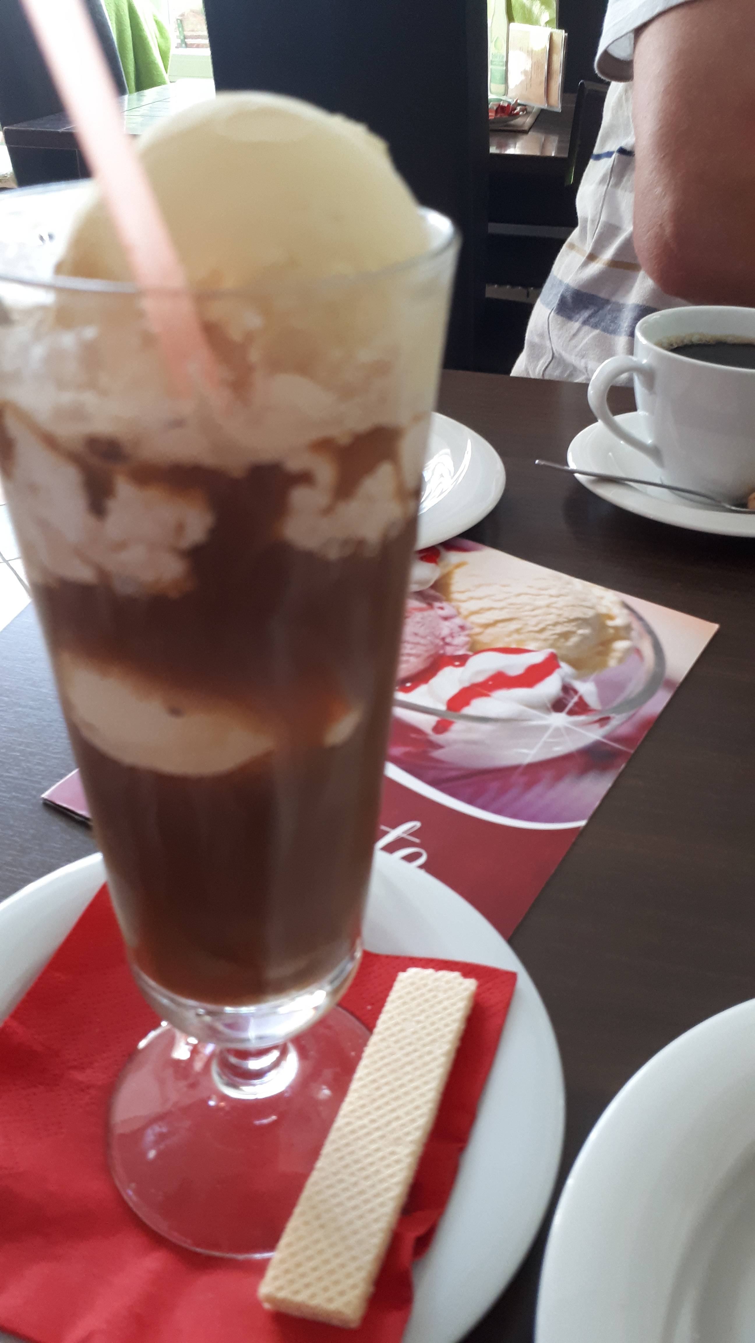 Eiskaffee. Wenn das Eis nicht wäre, total in Ordnung