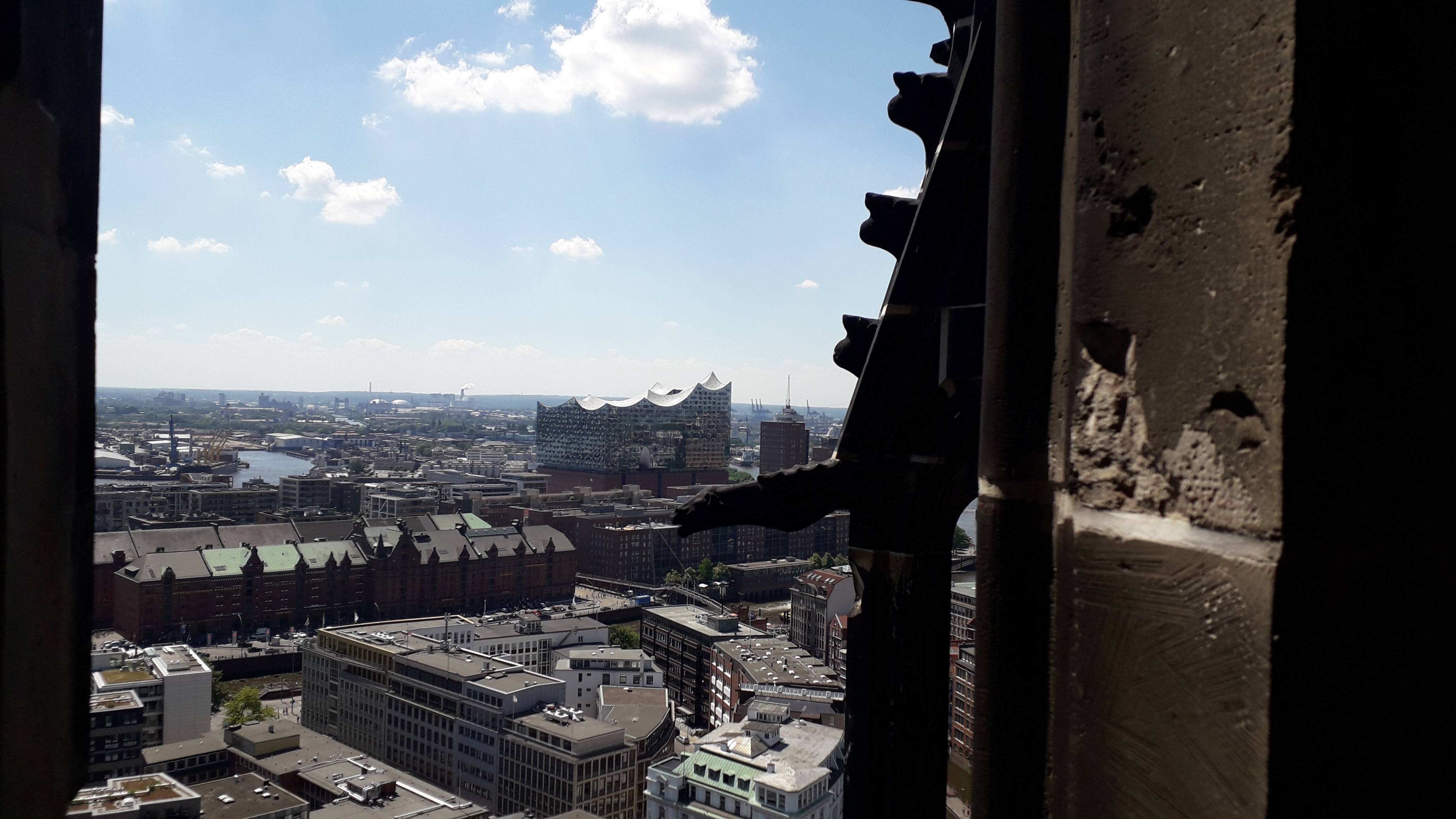 Blick zur Elbphilharmonie