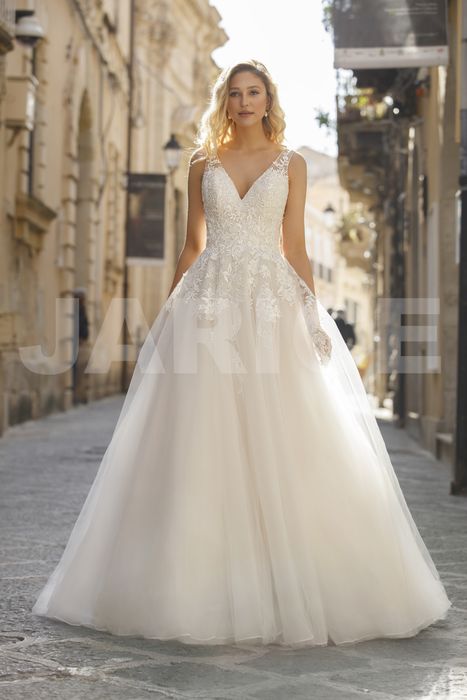 Wunderschönes Brautkleid, Prinzessin. Hochzeitskleid mit Tüllrock und feinste Spitze.