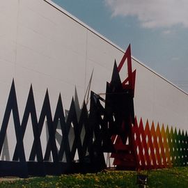 Gigaskulptur für Firma, DT-Shop, Salto von einer Phasenfotographie inspiriert, hier 6m hoch, 24m lang, Künstler Mirko Siakkou-Flodin