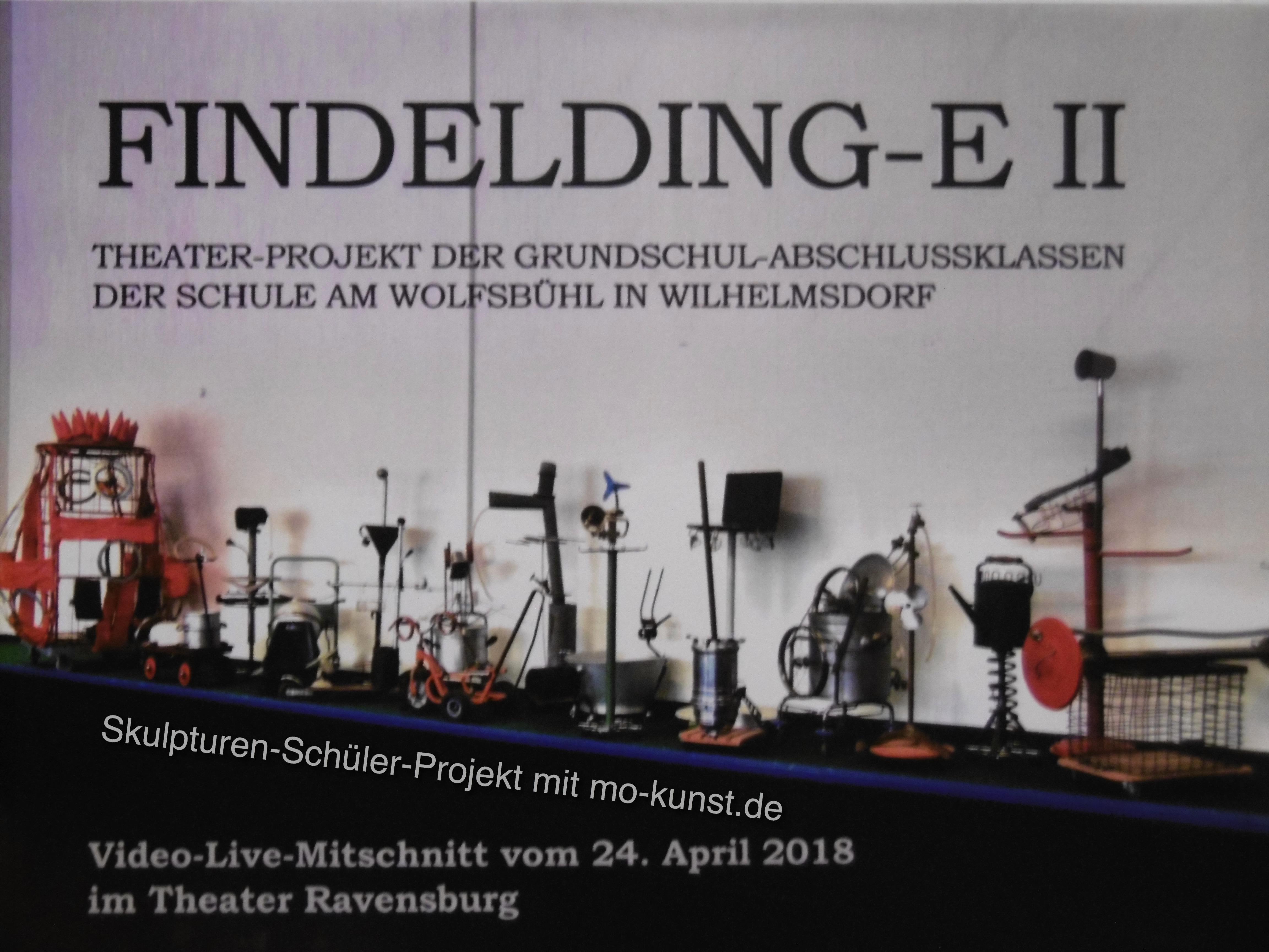 Recycling Kunst Projekt für das Schüler Theaterstück Findelding mit mo-kunst.de