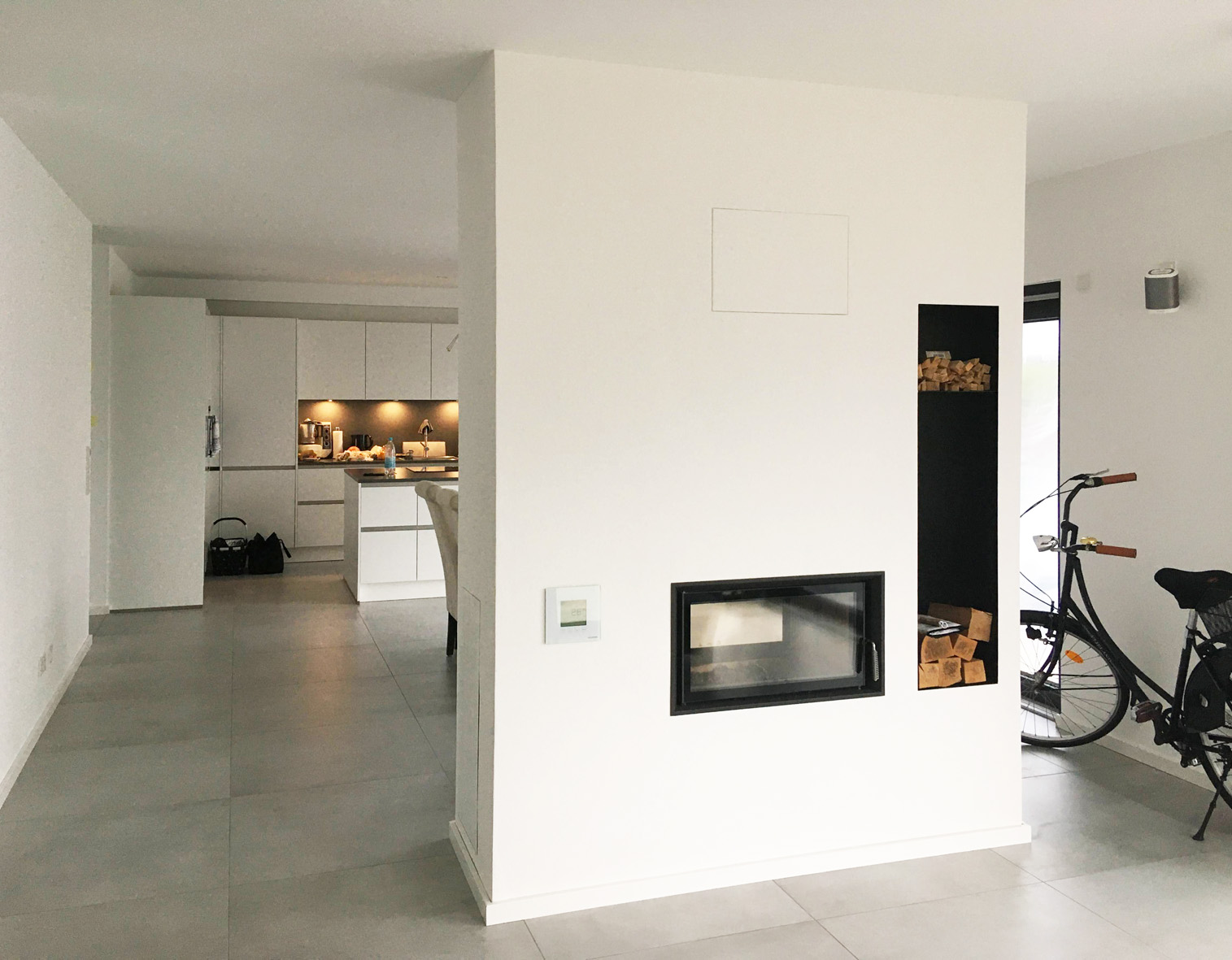 Neubau Wohnhaus Kleinwallstadt / offenes Wohnen im EG mit Kamin als Raumteiler