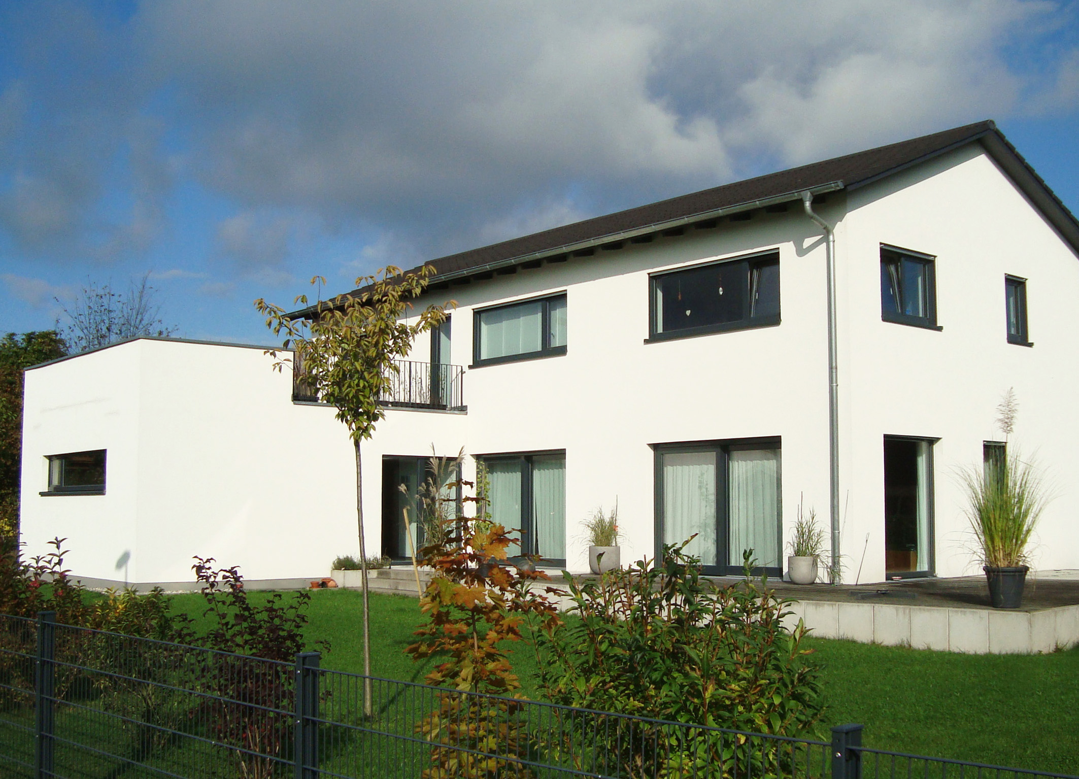 Neubau Wohnhaus Kleinwallstadt / Ansicht Gartenseite
