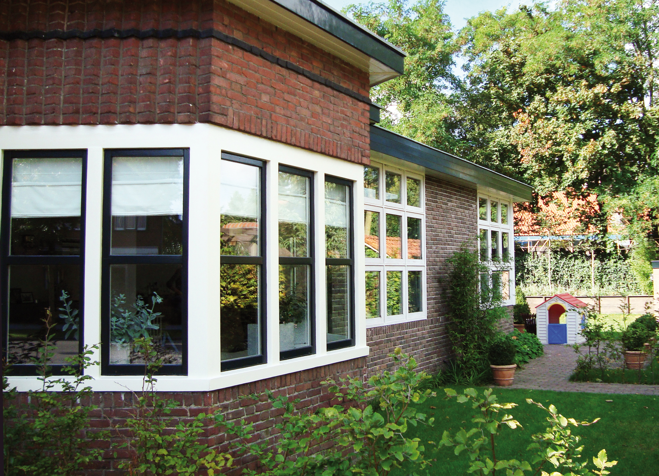 Sanierung und Anbau bestandsgeschütztes Wohnhaus Niederlande / Gartenansicht