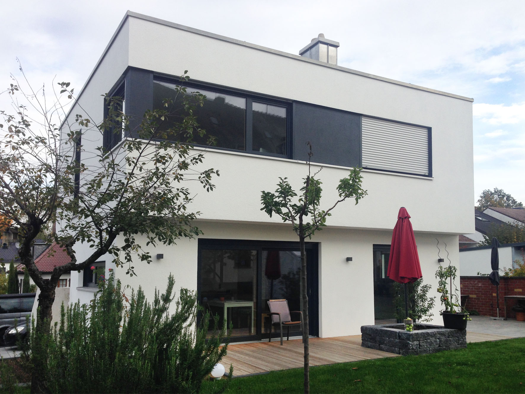 Neubau Wohnhaus Aschaffenburg / kompaktes Einfamilienhaus mit natürlich belichtetem zusätzlichem Wohnraum im UG