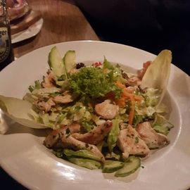Salat mit Truthahnbruststreifen 10,80 €