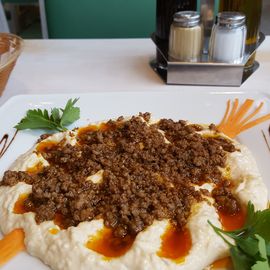 Hummus mit Hackfleisch 7,50 &euro;