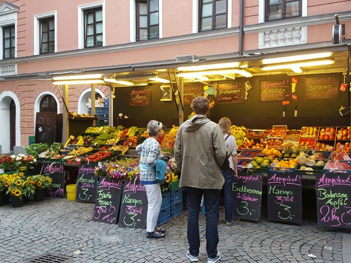 Obst- und Gemüsestand Rosenheimer Platz