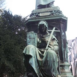 Peter-von-Cornelius-Denkmal am Steigenberger Parkhotel in Düsseldorf