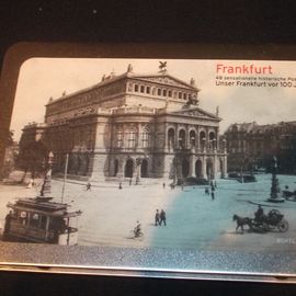 teurer, dennoch schönes Mitbringsel: Postkarten, wie sie vor 100 Jahren ausgesehen haben, in einer schmucken Dose