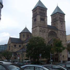 markantes Aussehen: die kath. Kirche St. Adolfus