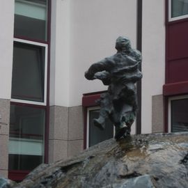 Weltkugelbrunnen „Unser kleiner Planet“ (Bronze) in Hilden