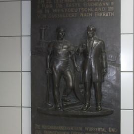 Gedenktafel der Düsseldorf-Elberfelder Eisenbahn-Gesellschaft im Seitengang des HBF Düsseldorf in Düsseldorf