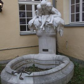 das Original des Märchenbrunnens im Innenhof des Stadtmuseums 