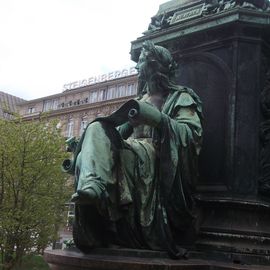 Peter-von-Cornelius-Denkmal am Steigenberger Parkhotel in Düsseldorf
